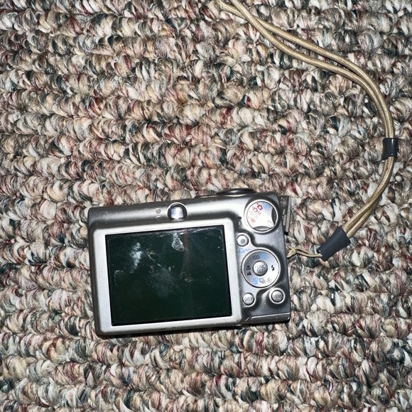 Canon Digital IXUS 750. Signs of usage, functional does not include battery. - Picture 3 of 3